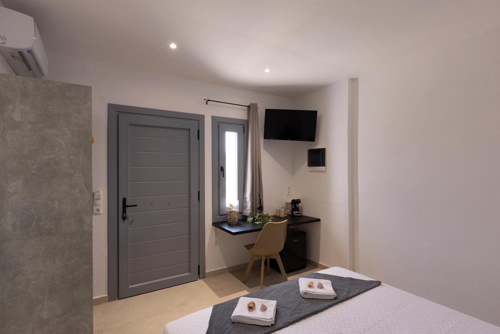 Chrysonisos Suites With Sunset & Seaviews Near 키니언 외부 사진